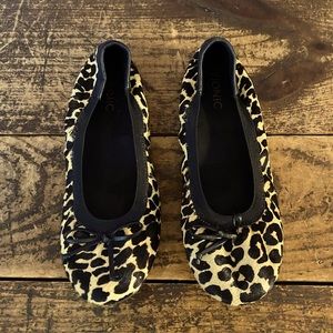 COPY - Vionic Minna ballet flats leopard calf hair size 9